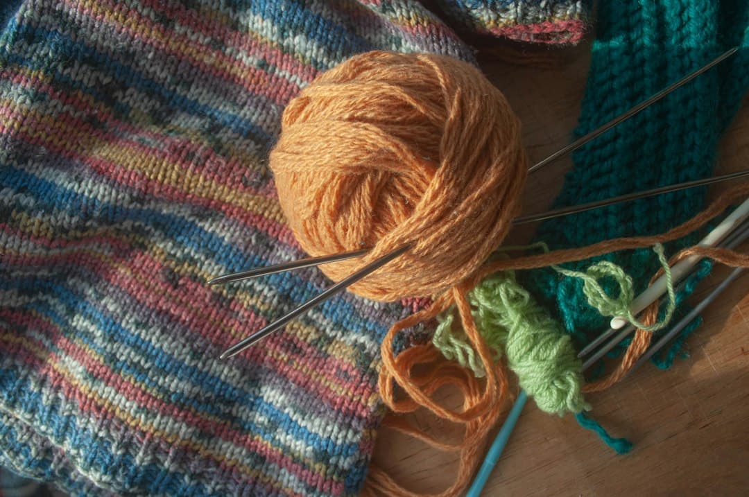 Lana y Agujas: Guía Completa para Elegir los Mejores Materiales según tu Proyecto de Tricots